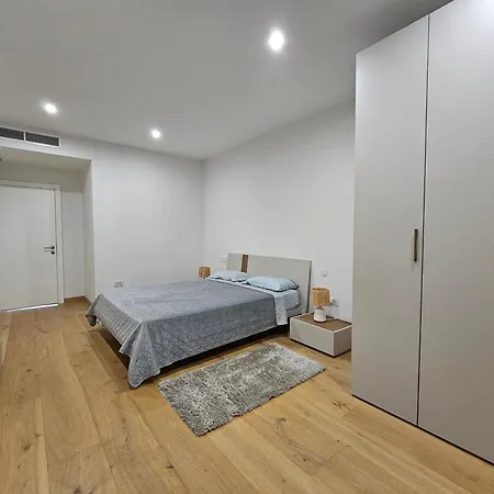 Stunning Seafront Portomaso *