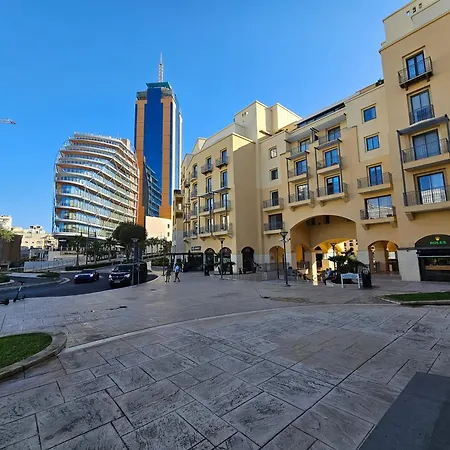 Stunning Seafront Portomaso *