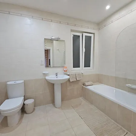 Stunning Seafront Portomaso *