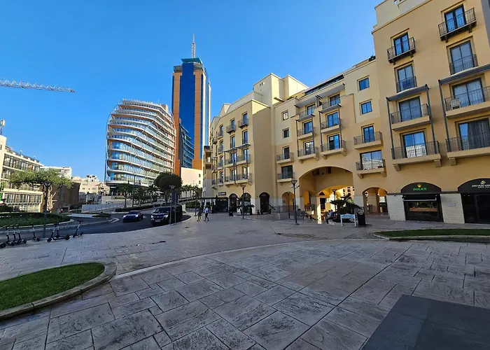 Stunning Seafront Portomaso *