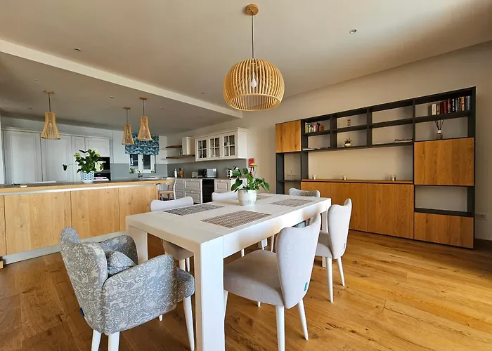 Stunning Seafront Portomaso Appartamento