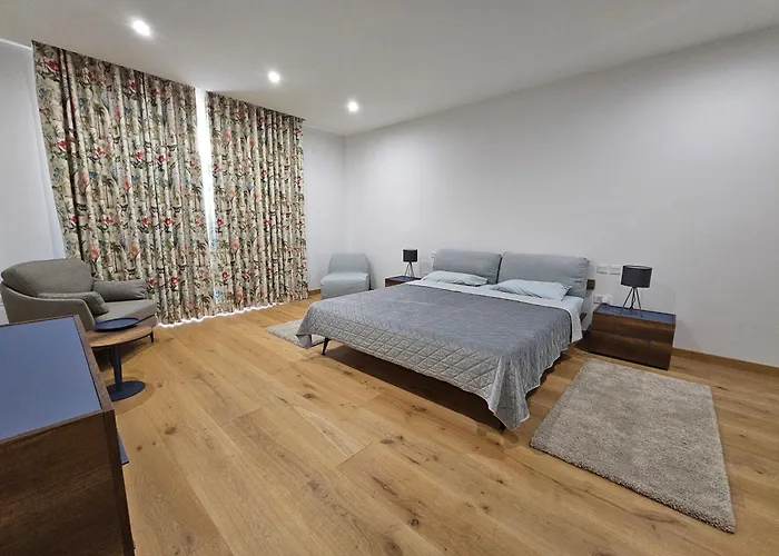 Stunning Seafront Portomaso *