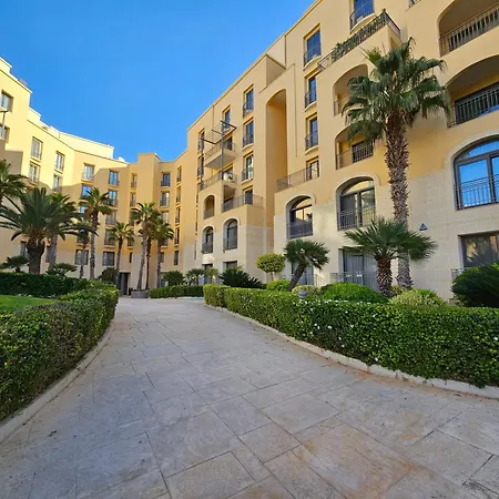 Stunning Seafront Portomaso Apartment *