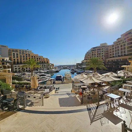 Apartment Stunning Seafront Portomaso