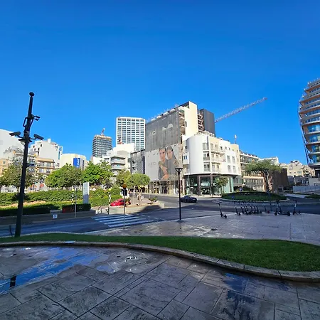 Stunning Seafront Portomaso Appartement *