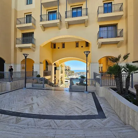 Apartment Stunning Seafront Portomaso