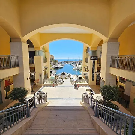 Stunning Seafront Portomaso San Ġiljan