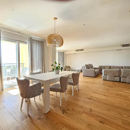 Stunning Seafront Portomaso * San Ġiljan