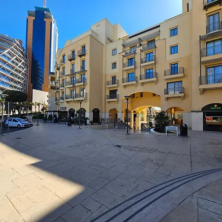 Stunning Seafront Portomaso Apartment San Ġiljan