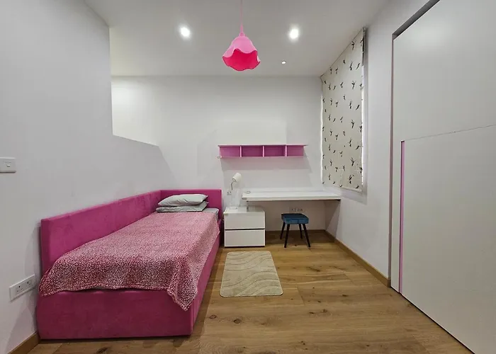 Stunning Seafront Portomaso Appartement