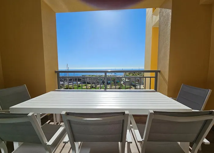 Stunning Seafront Portomaso Appartement