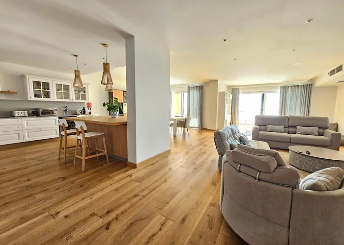 Stunning Seafront Portomaso