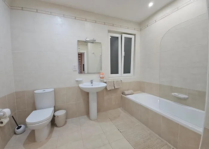 Stunning Seafront Portomaso *