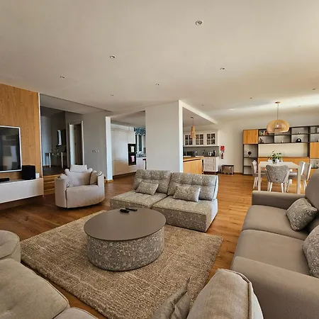 Stunning Seafront Portomaso *