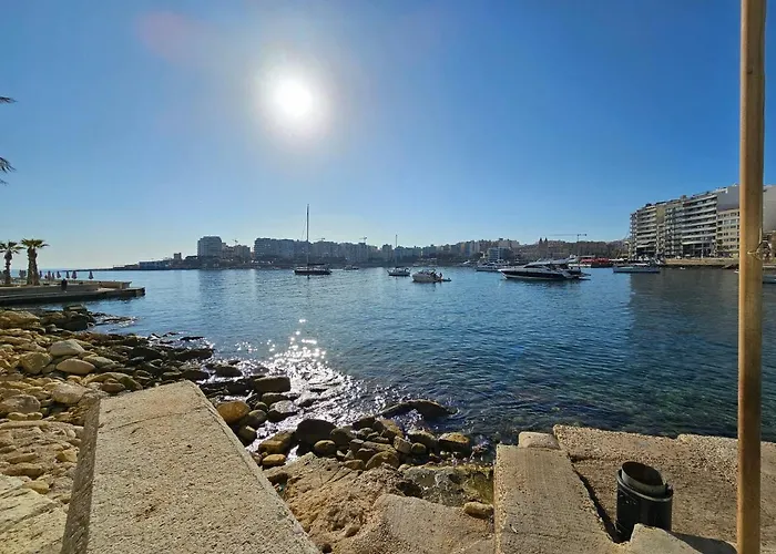 Stunning Seafront Portomaso Lägenhet St. Julian's