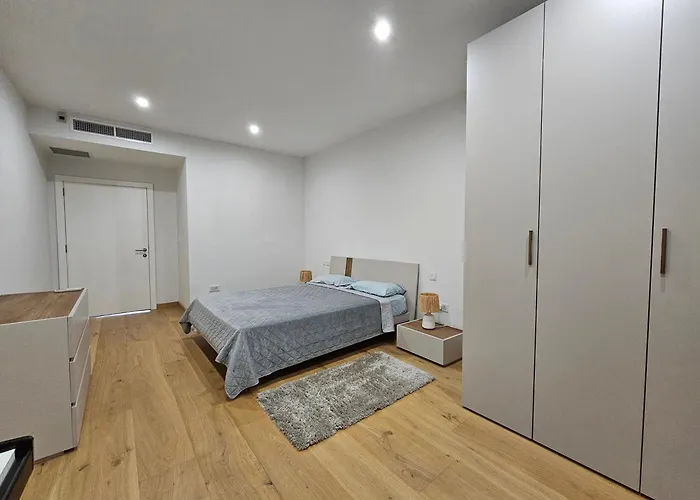 Stunning Seafront Portomaso *